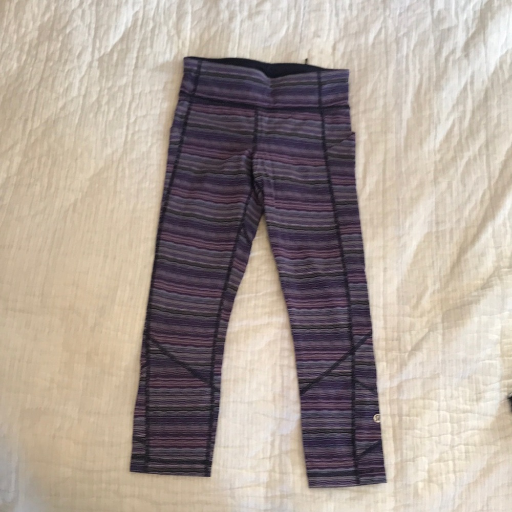 Lululemon crop leggings.